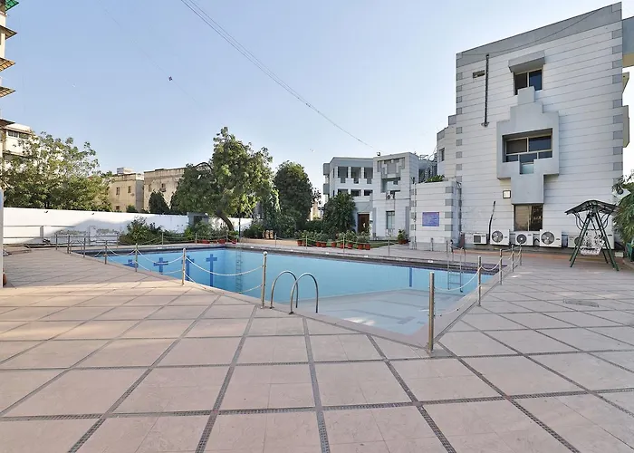 Oyo 5054 Sun-N-Step Club Hotel Ahmedabad